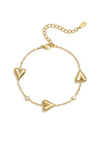 Armband met drie massieve harten en steentjes
